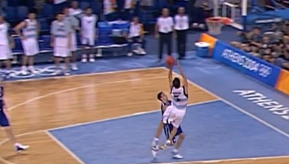 足球比分-妖刀！21年前的今天：吉诺比利雅典奥运会惊天漂移绝杀！