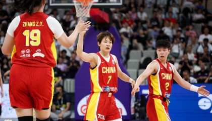 体育直播-宫鲁鸣：李缘是未来接过中国队大旗的人 杨舒予未来会是主力前锋